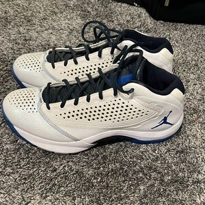 Nike Air Jordan Retro Basketball Shoes   Size 11.5